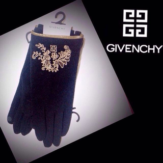 ジバンシィ(GIVENCHY)の新品♡GIVENCHYスマホ対応手袋💓(手袋)