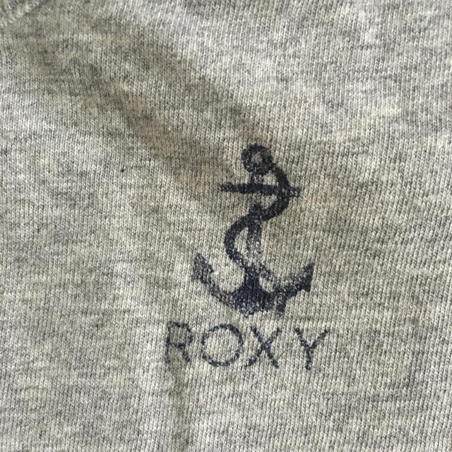 Roxy(ロキシー)のROXY Tシャツ グレー Vネック レディースのトップス(Tシャツ(半袖/袖なし))の商品写真