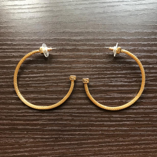 TOMMY HILFIGER(トミーヒルフィガー)の【USED】トミーヒルフィガー ゴールドフープピアス ペア レディースのアクセサリー(ピアス)の商品写真