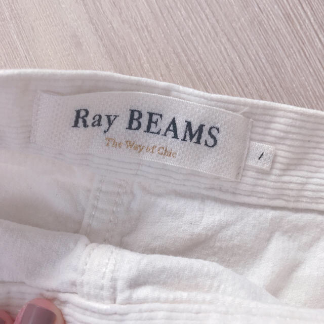 Ray BEAMS(レイビームス)のホワイト コーデュロイスカート レディースのスカート(ひざ丈スカート)の商品写真
