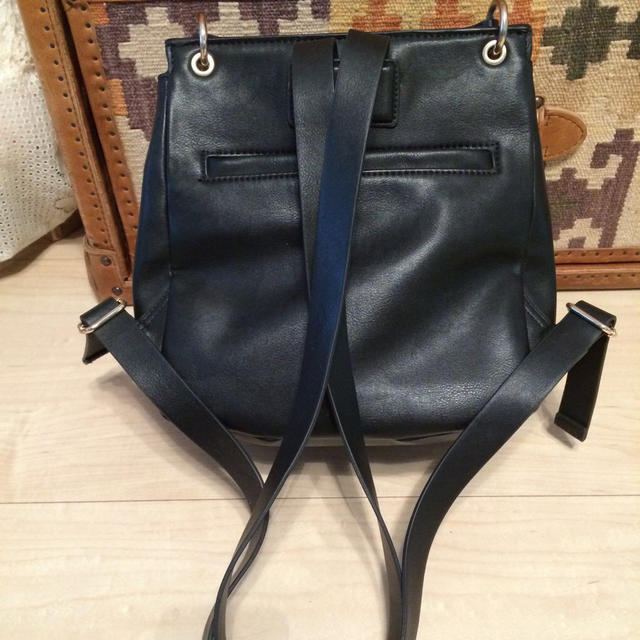 ZARA(ザラ)のZARA フェイクレザー リュック レディースのバッグ(リュック/バックパック)の商品写真