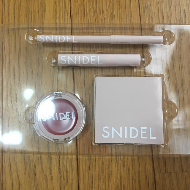 SNIDEL(スナイデル)のSweet付録 snidel コスメセット コスメ/美容のキット/セット(コフレ/メイクアップセット)の商品写真