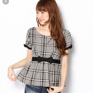 セシルマクビー(CECIL McBEE)のリボンチェック トップス(カットソー(半袖/袖なし))