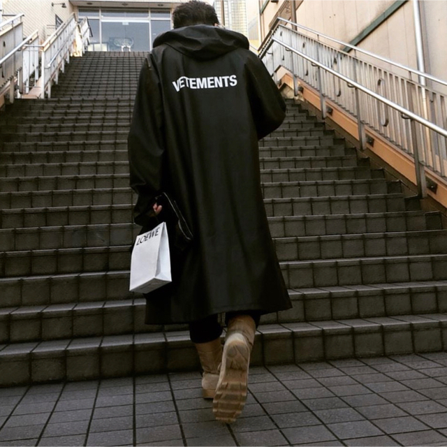 人気定番お得 Balenciaga - vetements ヴェトモン レインコートの通販
