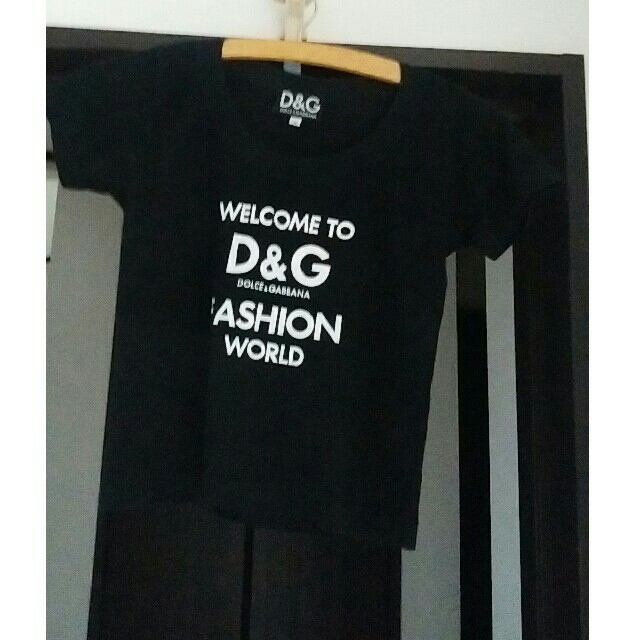 D&G(ディーアンドジー)のDOLCE ＆GABBANA  S サイズ　黒チビT シャツ  レディースのトップス(Tシャツ(半袖/袖なし))の商品写真