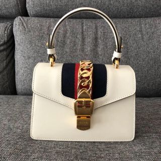 グッチ(Gucci)の《連休値下げ》GUCCI シルヴィ レザーミニバッグ(ハンドバッグ)