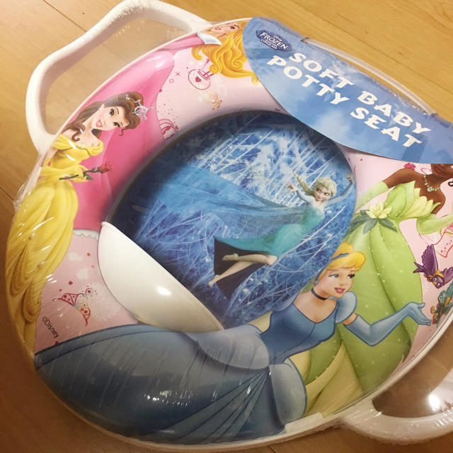 Disney(ディズニー)のオマル    子供トイレトレーニング   新品  プリンセス便座補助 キッズ/ベビー/マタニティのおむつ/トイレ用品(補助便座)の商品写真