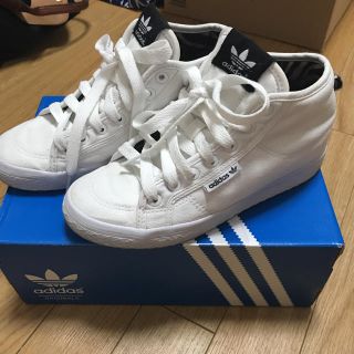 アディダス(adidas)のadidasインヒールスニーカー(スニーカー)