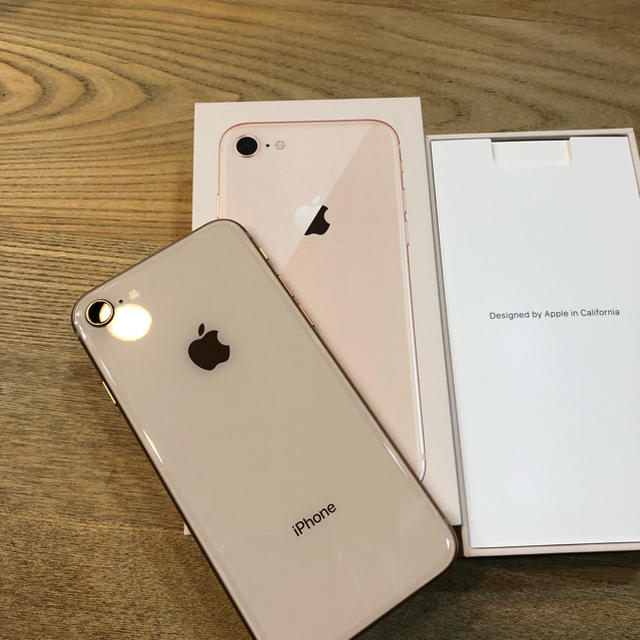 iPhone(アイフォーン)の新品 iPhone8 64GB ゴールド ソフトバンク  スマホ/家電/カメラのスマートフォン/携帯電話(スマートフォン本体)の商品写真