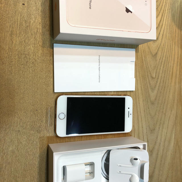 iPhone(アイフォーン)の新品 iPhone8 64GB ゴールド ソフトバンク  スマホ/家電/カメラのスマートフォン/携帯電話(スマートフォン本体)の商品写真