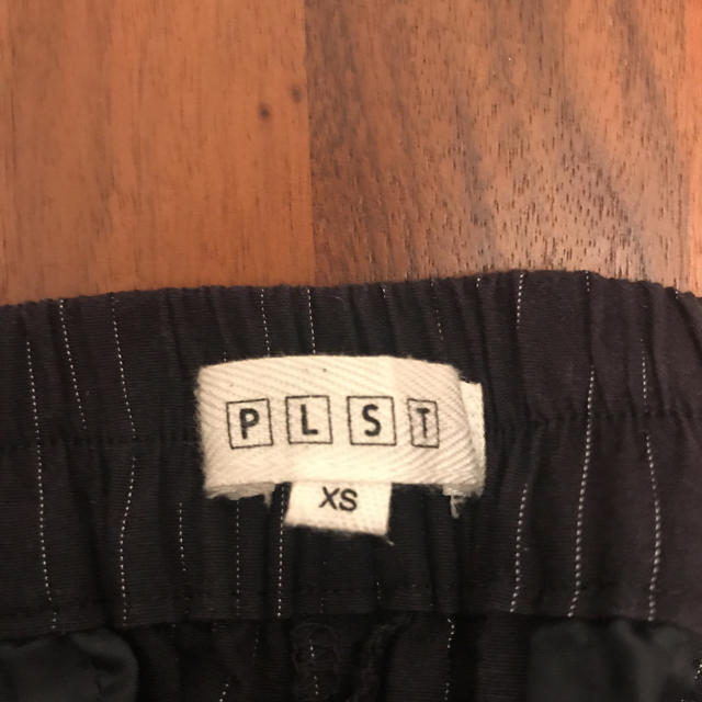 PLST(プラステ)のPLST  フレンチリネン テーパードパンツパンツ レディースのパンツ(クロップドパンツ)の商品写真