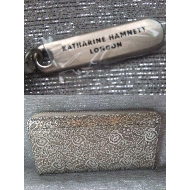 KATHARINE HAMNETT(キャサリンハムネット)の新品未使用◆キャサリンハムネット◆箔加工 本革型押バラ柄ラウンドシルバー長財布 レディースのファッション小物(財布)の商品写真