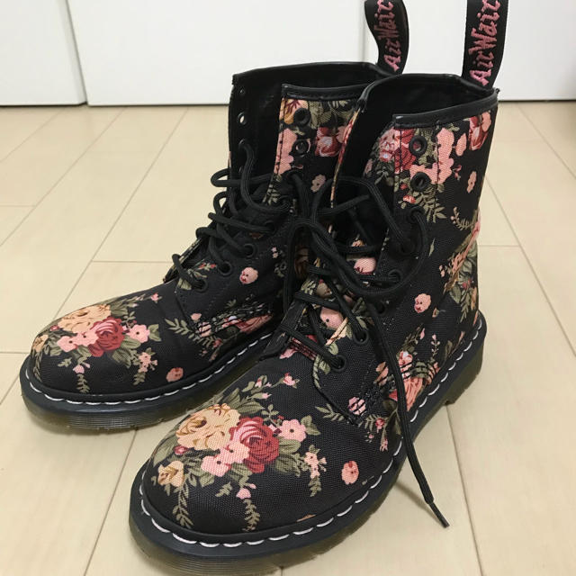 値下げ Dr.Martens 花柄 8ホール