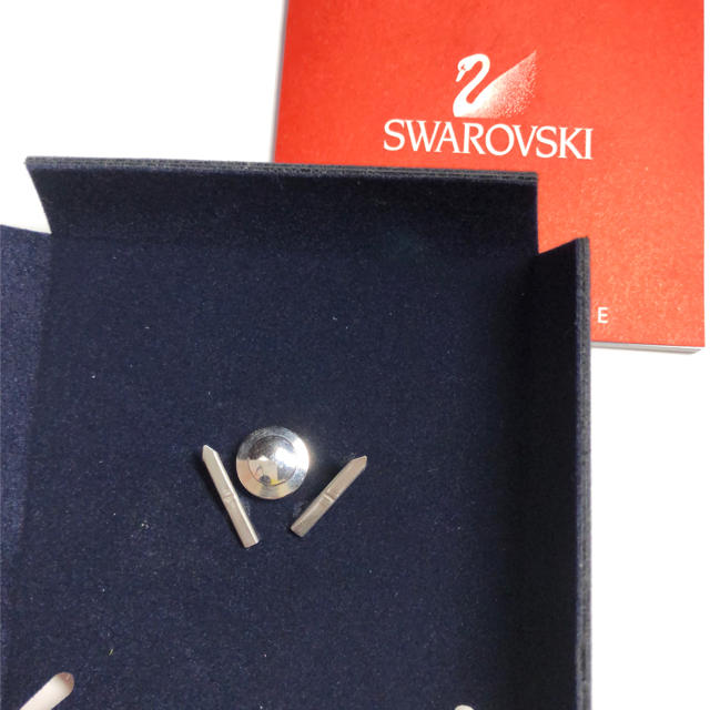 SWAROVSKI(スワロフスキー)のラペルピン レディースのアクセサリー(ブローチ/コサージュ)の商品写真