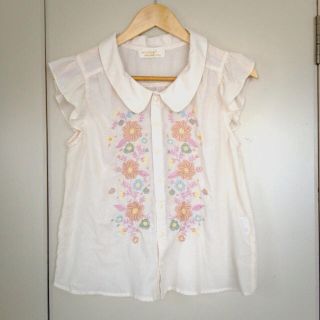 ダブルクローゼット(w closet)のw closet＊刺繍入りブラウス(シャツ/ブラウス(半袖/袖なし))