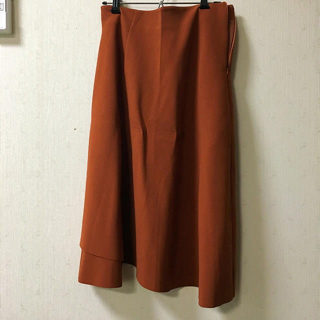 【交渉中】ANDJ  スリット入りミモレ丈フレアスカート レディースのスカート(ひざ丈スカート)の商品写真