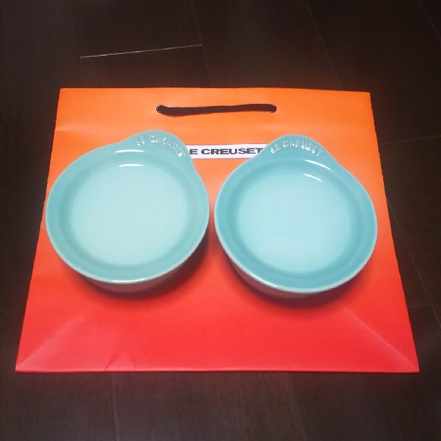 LE CREUSET(ルクルーゼ)の【送料込】ルクルーゼ プレートオンディッシュ(クールミント)2点 インテリア/住まい/日用品のキッチン/食器(食器)の商品写真