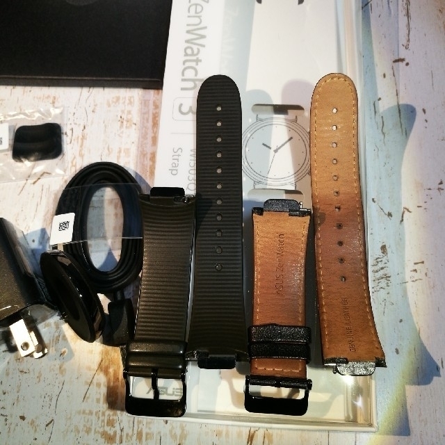 ASUS(エイスース)の718CES様専用  ASUS ZenWatch 3 ガンメタル/ダークブラウン メンズの時計(腕時計(デジタル))の商品写真