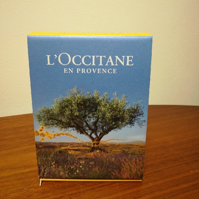 L'OCCITANE(ロクシタン)の新品未使用♡ロクシタン♡ﾊﾝﾄﾞｸﾘｰﾑ＆石鹸ｾｯﾄ コスメ/美容のボディケア(ハンドクリーム)の商品写真
