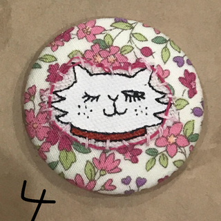 猫 ブローチ ねこ バッチ ハンドメイド 白猫(コサージュ/ブローチ)