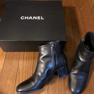 シャネル(CHANEL)のシャネル ロゴ ブラック ショートブーツ(ブーツ)