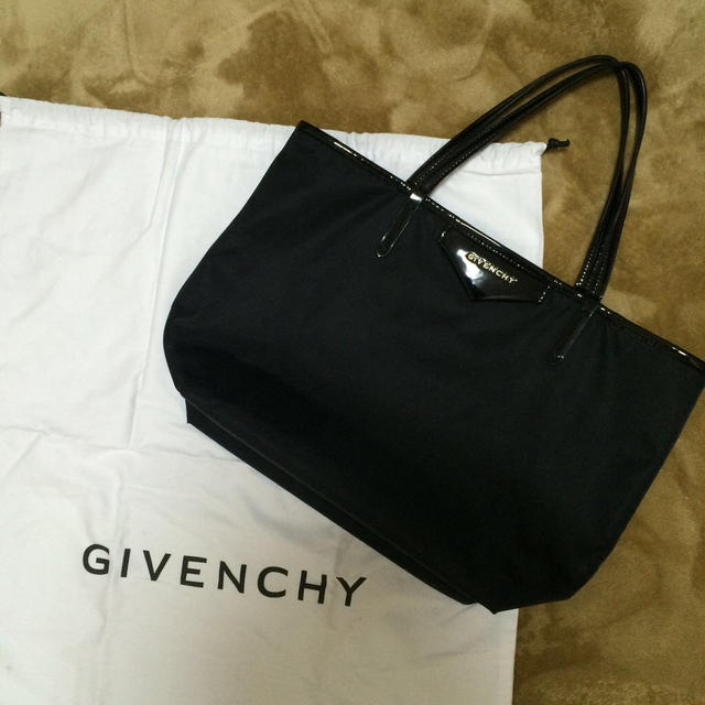 GIVENCHY(ジバンシィ)のジバンシー♡トートバック レディースのバッグ(トートバッグ)の商品写真