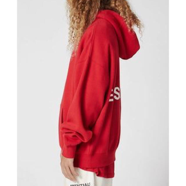 FEAR OF GOD(フィアオブゴッド)のFog Essentials パーカー サイズ XS レッド メンズのトップス(パーカー)の商品写真