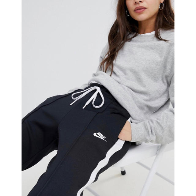 NIKE - 【Sサイズ】新品未使用 NIKE トラックパンツ ジャージ NIKE - 【Sサイズ】新品未使用 NIKE トラックパンツ ジャージ