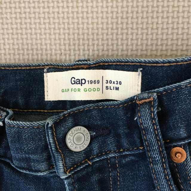 GAP(ギャップ)のGAP スリムフィットダメージジーンズ サイズ30 メンズのパンツ(デニム/ジーンズ)の商品写真