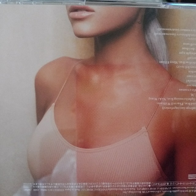 ArianaGrande/Sweetnerアリアナグランデ/スウィートナーCD エンタメ/ホビーのCD(R&B/ソウル)の商品写真