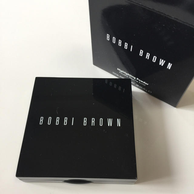 BOBBI BROWN(ボビイブラウン)のsachi様 専用出品 ピンクグロウ 箱付き コスメ/美容のベースメイク/化粧品(フェイスパウダー)の商品写真