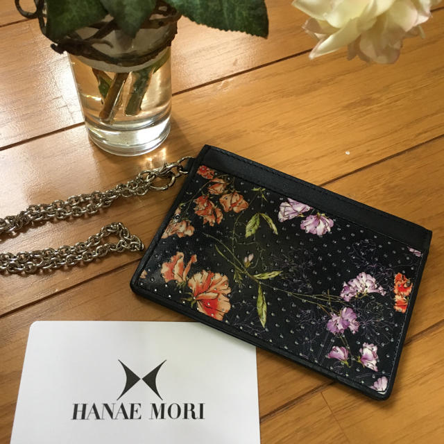 HANAE MORI(ハナエモリ)のほのち様専用ハナエモリ上品なスイートピーのパスケース新品＋キャサリンハムネット レディースのファッション小物(名刺入れ/定期入れ)の商品写真