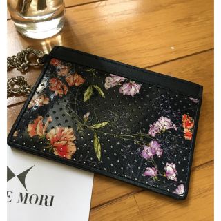 ハナエモリ(HANAE MORI)のほのち様専用ハナエモリ上品なスイートピーのパスケース新品＋キャサリンハムネット(名刺入れ/定期入れ)