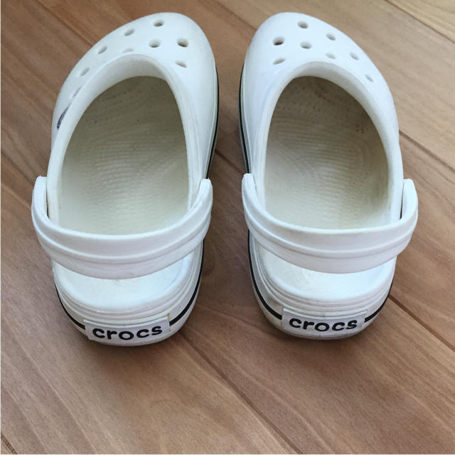 crocs(クロックス)のクロックス サンダル キッズ/ベビー/マタニティのキッズ靴/シューズ(15cm~)(サンダル)の商品写真