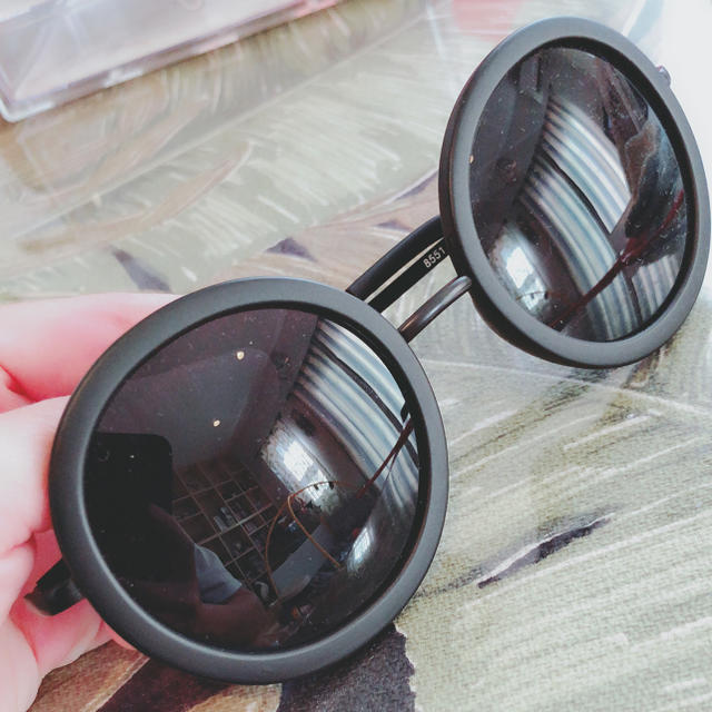 ブラックラウンドサングラス レディースのファッション小物(サングラス/メガネ)の商品写真