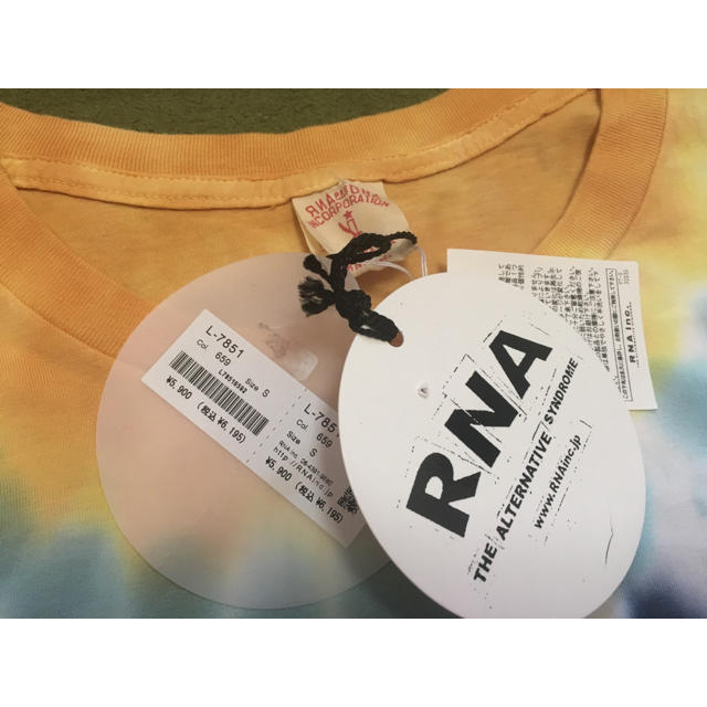 RNA(アールエヌエー)のRNA アールエヌエー 新品タグ付き tシャツ 半袖 フェス レディースのトップス(Tシャツ(半袖/袖なし))の商品写真