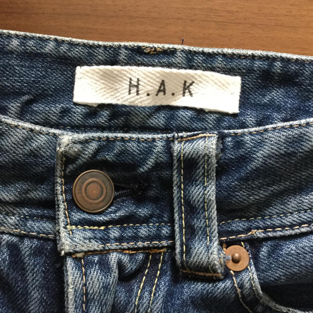 H.A.K(ハク)のH.A.K ハク デニムパンツ 7分丈 個性派 レディースのパンツ(デニム/ジーンズ)の商品写真