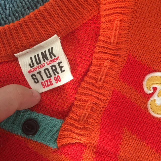 JUNK STORE(ジャンクストアー)のJUNKSTORE ニットベスト 90cm 未使用品 キッズ/ベビー/マタニティのキッズ服男の子用(90cm~)(ニット)の商品写真