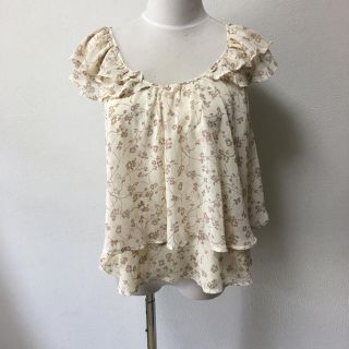 フォーエバートゥエンティーワン(FOREVER 21)の小花柄 フリルトップス Forever21(カットソー(半袖/袖なし))