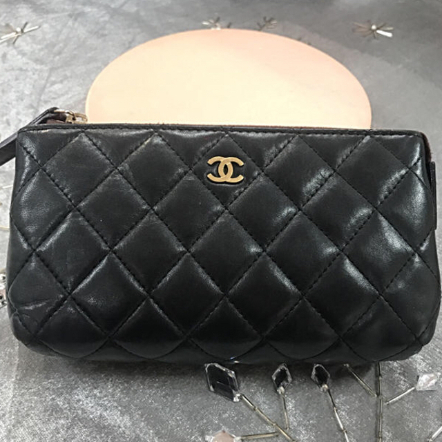 CHANEL(シャネル)のCHANEL マトラッセ ポーチ レディースのファッション小物(ポーチ)の商品写真