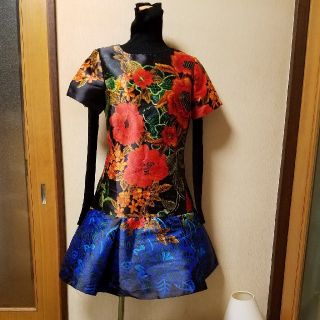 ザラ(ZARA)の＃m様専用！　Desigual　花柄　ワンピース　レッド　オレンジ　ブルー(ひざ丈ワンピース)