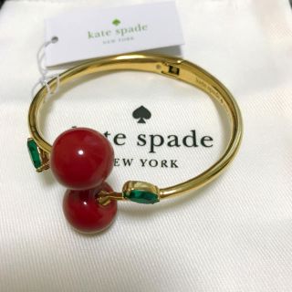 ケイトスペードニューヨーク(kate spade new york)の【新品】ケイトスペード♠︎さくらんぼ チェリーバングル♠︎ブレスレット(ブレスレット/バングル)