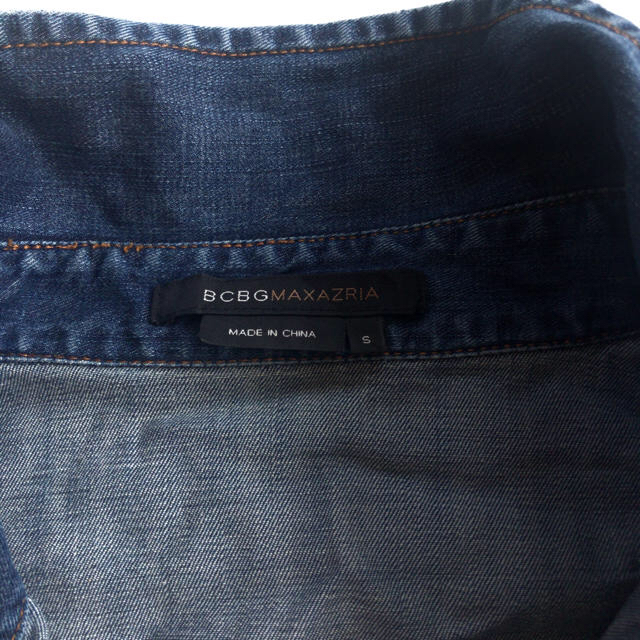 BCBGMAXAZRIA(ビーシービージーマックスアズリア)の【BCBG maxazria】マックスアズリア デニムシャツ S レディースのトップス(シャツ/ブラウス(長袖/七分))の商品写真