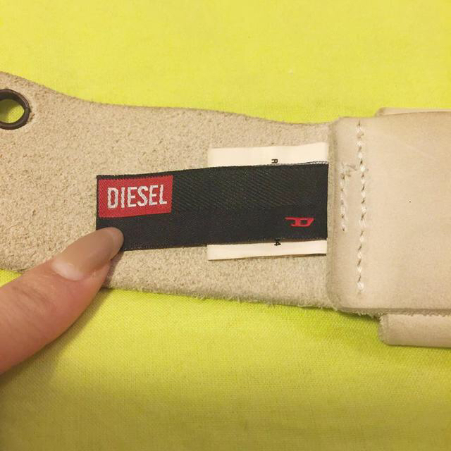 DIESEL(ディーゼル)のdiesel レディス ベルト 革 白 レディースのファッション小物(ベルト)の商品写真