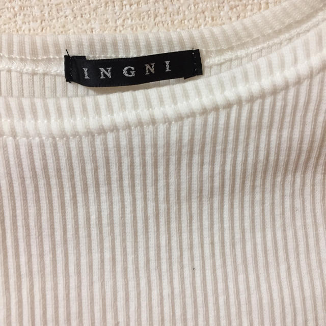 INGNI(イング)の長袖 白Tシャツ レディースのトップス(Tシャツ(長袖/七分))の商品写真