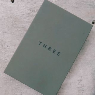 スリー(THREE)のTHREEアイシャドウアイディメンショナルクアッドパレット03(アイシャドウ)