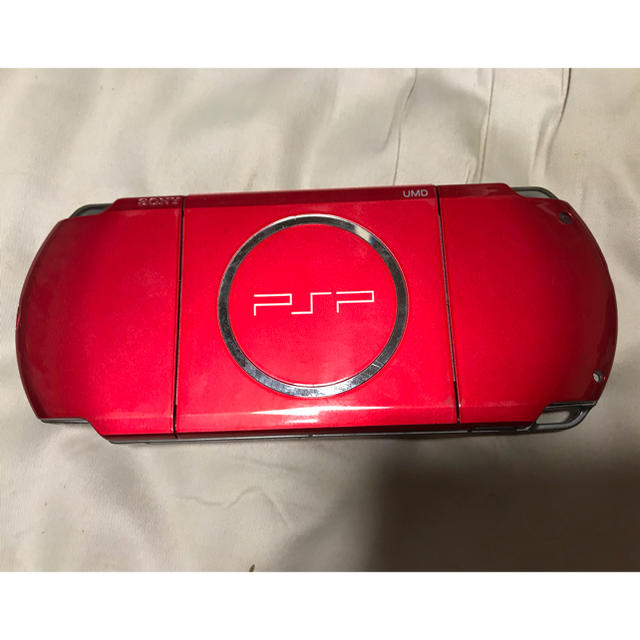 PlayStation Portable(プレイステーションポータブル)のソニー・ＰＳＰ-３０００！レッド！ エンタメ/ホビーのゲームソフト/ゲーム機本体(携帯用ゲーム機本体)の商品写真