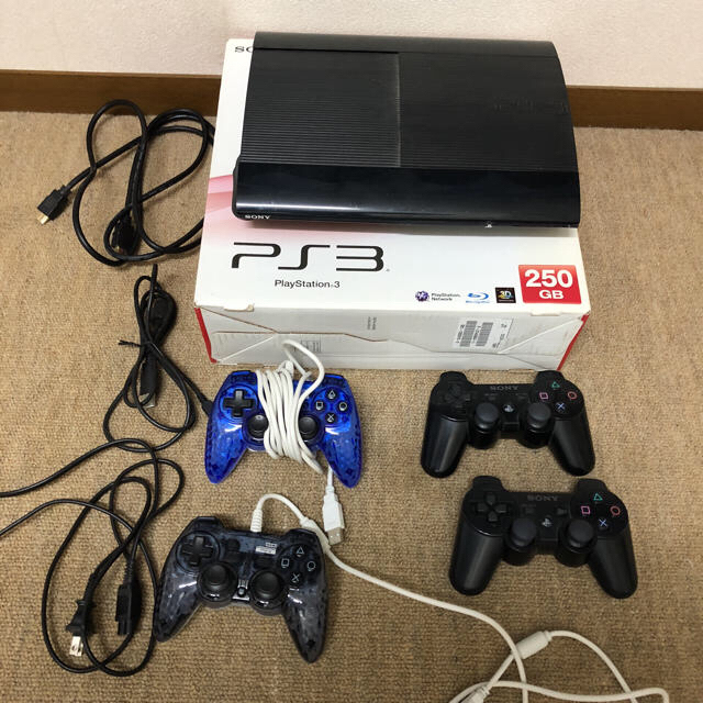 SONY(ソニー)の今日迄PS3 250GB CECH-4000B ブラック ウイニングイレブン付き エンタメ/ホビーのゲームソフト/ゲーム機本体(家庭用ゲーム機本体)の商品写真