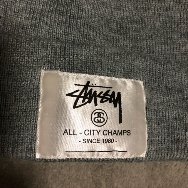 STUSSY(ステューシー)の【stussy】ニット帽 レディースの帽子(ニット帽/ビーニー)の商品写真