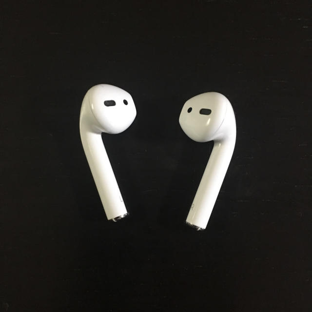 Apple(アップル)のair pods  イヤホンのみ スマホ/家電/カメラのオーディオ機器(ヘッドフォン/イヤフォン)の商品写真